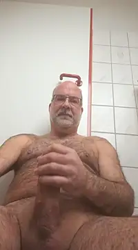 Snapshot of AnnakondaHF chatting on 4, 1, 2025 AnnakondaHF online show from 4, 1, 2025