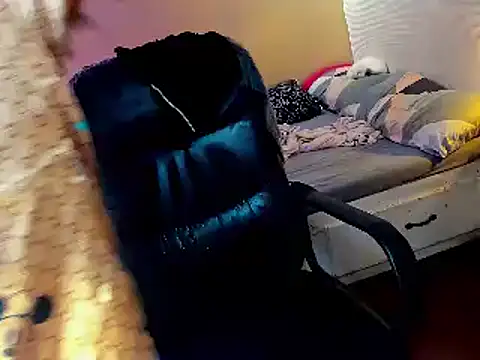 HOTnWILDalice online show from 10, 3, 2025