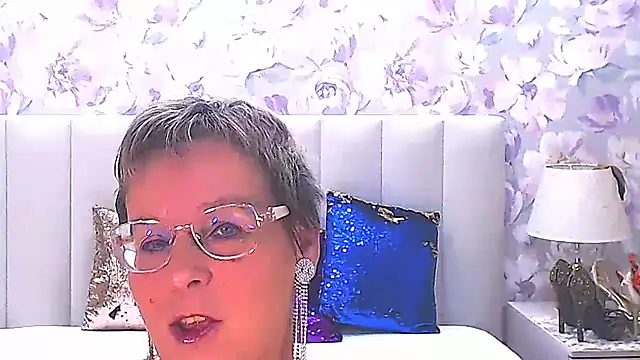 Snapshot of MilfyMommyXX chatting on 8, 11, 2025 MilfyMommyXX online show from 8, 11, 2025