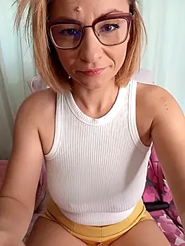 Snapshot of Aniria chatting on 16, 9, 2025 Aniria online show from 16, 9, 2025