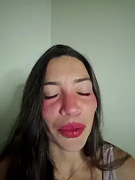 Snapshot of loveuu-bae chatting on 24, 2, 2026 loveuu-bae online show from 24, 2, 2026