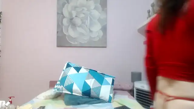 Snapshot of CindyCrawford chatting on 16, 12, 2025 CindyCrawford online show from 16, 12, 2025