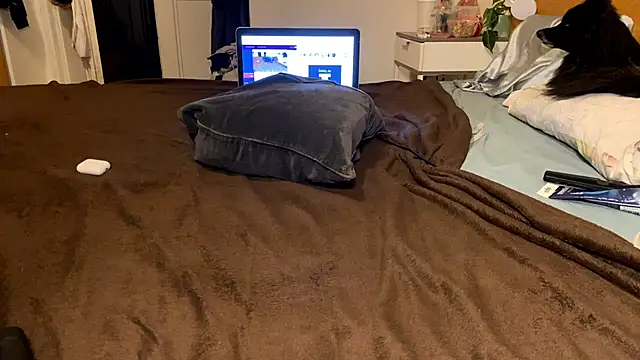 victoria97 online show from 7, 1, 2025