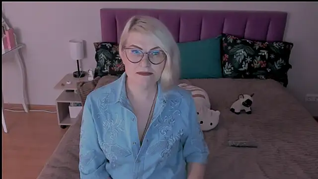 sabrinamacmarren online show from 27, 2, 2025