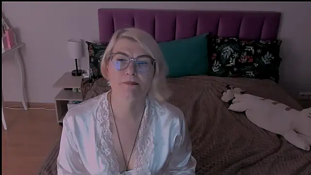 sabrinamacmarren online show from 28, 2, 2025