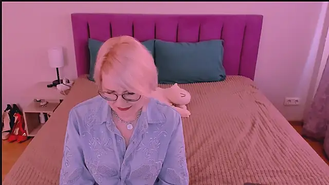 sabrinamacmarren online show from 11, 9, 2025