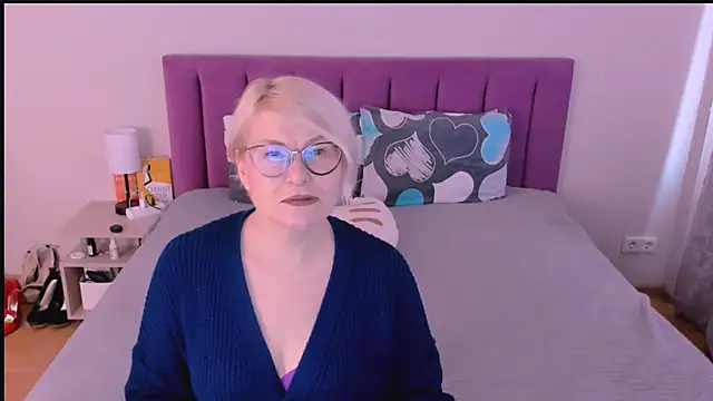 sabrinamacmarren online show from 13, 10, 2025