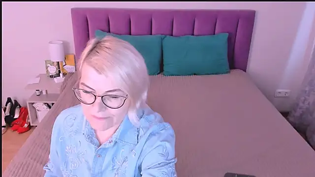 sabrinamacmarren online show from 2, 11, 2025