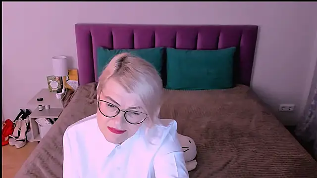 sabrinamacmarren online show from 8, 11, 2025