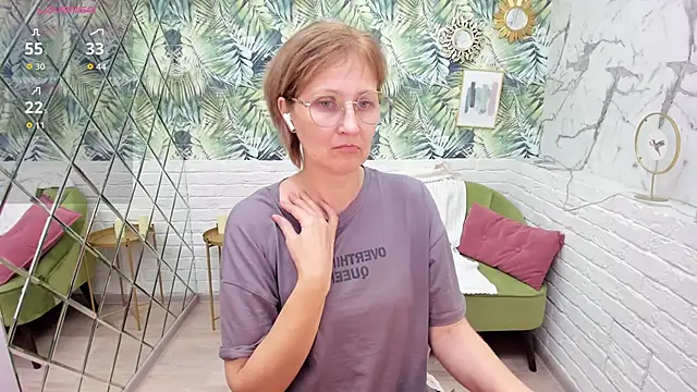 Snapshot of Paris_Cherry chatting on 4, 12, 2025 Paris Cherry online show from 4, 12, 2025