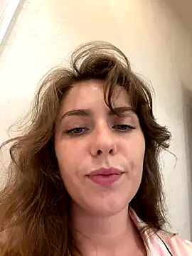 Snapshot of MariiD chatting on 2, 12, 2024 MariiD online show from 2, 12, 2024