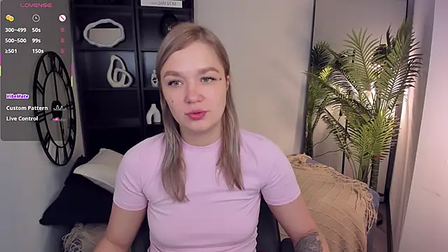 Snapshot of BellaDreamy chatting on 12, 11, 2025 BellaDreamy online show from 12, 11, 2025