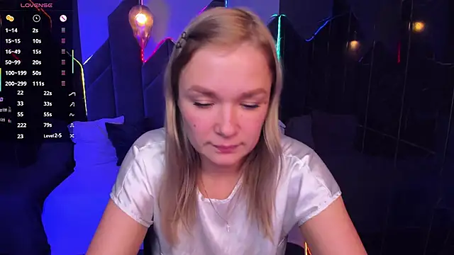 Snapshot of BellaDreamy chatting on 13, 11, 2025 BellaDreamy online show from 13, 11, 2025