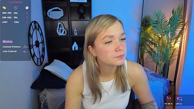 Snapshot of BellaDreamy chatting on 14, 11, 2025 BellaDreamy online show from 14, 11, 2025