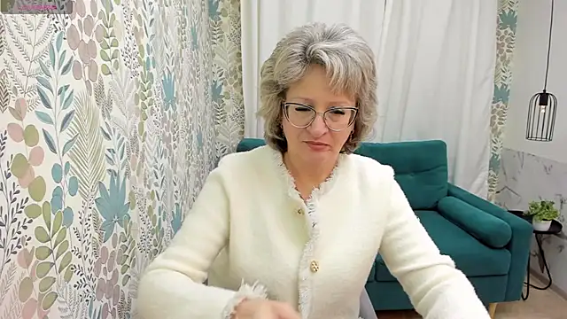 EvelynJoyful online show from 6, 2, 2025