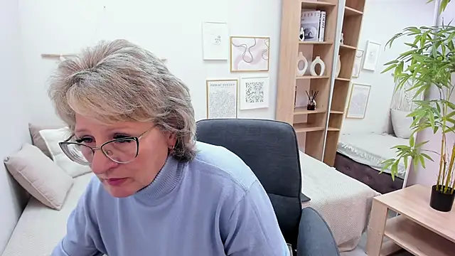 EvelynJoyful online show from 17, 10, 2025