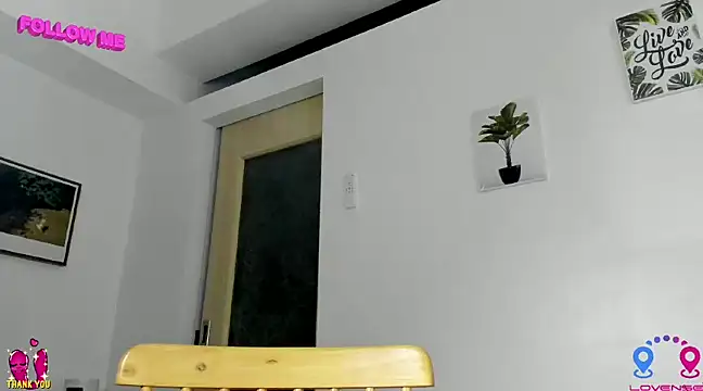 Snapshot of hottycrishina chatting on 16, 12, 2024 hottycrishina online show from 16, 12, 2024