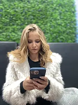 Snapshot of AnastasiaAniess chatting on 4, 10, 2025 AnastasiaAniess online show from 4, 10, 2025