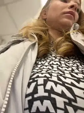 Snapshot of AnastasiaAniess chatting on 17, 10, 2025 AnastasiaAniess online show from 17, 10, 2025