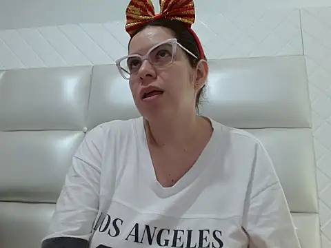 ashlymoon online show from 2, 12, 2025