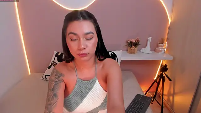 EllieMitchell online show from 10, 1, 2025