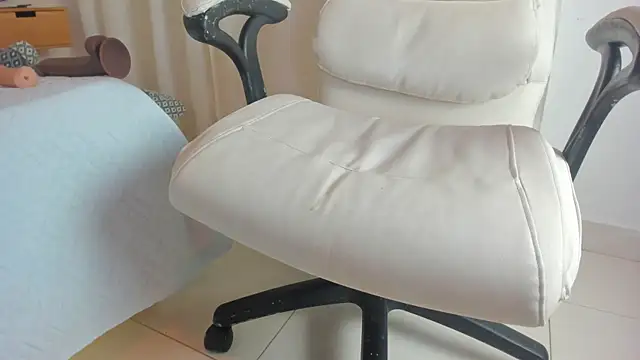 cristinapuerta  online show from 1, 12, 2025