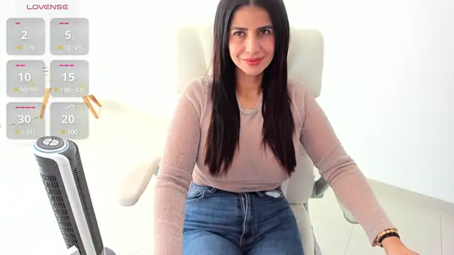 Snapshot of renata_t_ chatting on 5, 3, 2025 renata t online show from 5, 3, 2025