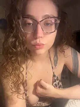 ladyturtle online show from 17, 4, 2026