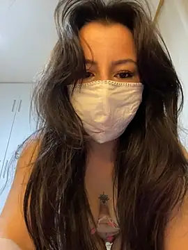 White-Petite online show from 20, 5, 2026
