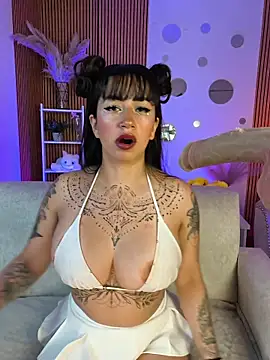 Snapshot of Tattooed_spittingdoll chatting on 5, 11, 2025 Tattooed spittingdoll online show from 5, 11, 2025