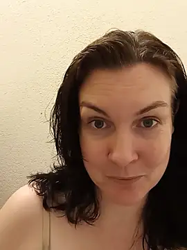 Snapshot of DesreRose chatting on 4, 6, 2026 DesreRose online show from 4, 6, 2026