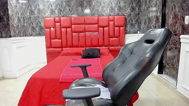 Snapshot of Imyourdirtymilf chatting on 8, 10, 2025 Imyourdirtymilf online show from 8, 10, 2025