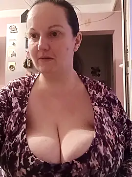 BustyLadyAlma online show from 1, 2, 2026