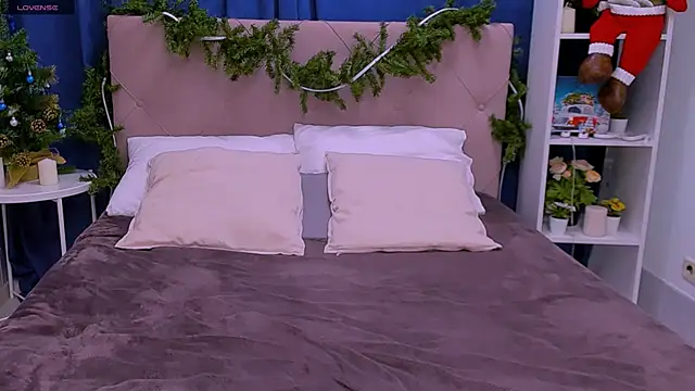 Janie JJ Curvie online show from 22, 12, 2025