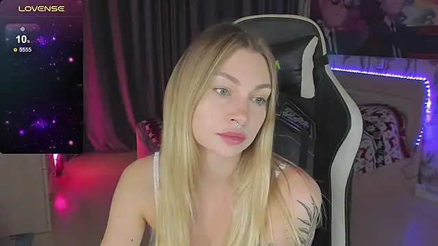 Snapshot of BiMolly chatting on 8, 12, 2024 BiMolly online show from 8, 12, 2024