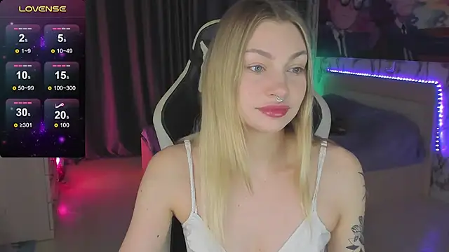 Snapshot of BiMolly chatting on 10, 12, 2024 BiMolly online show from 10, 12, 2024