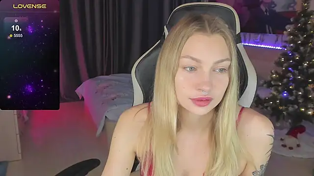 Snapshot of BiMolly chatting on 27, 12, 2024 BiMolly online show from 27, 12, 2024