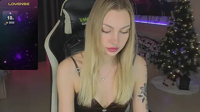 Snapshot of BiMolly chatting on 9, 1, 2025 BiMolly online show from 9, 1, 2025