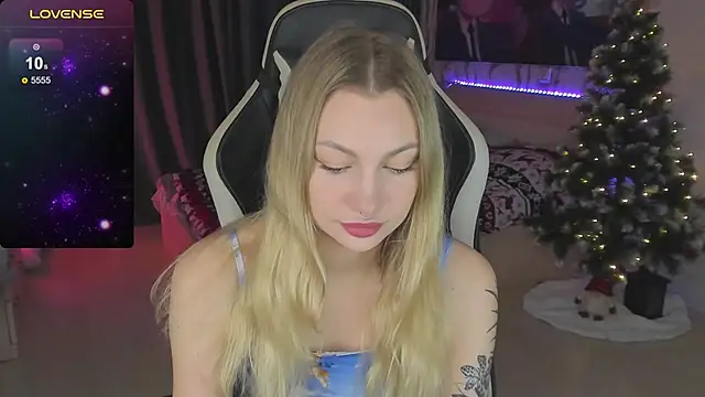 Snapshot of BiMolly chatting on 14, 1, 2025 BiMolly online show from 14, 1, 2025