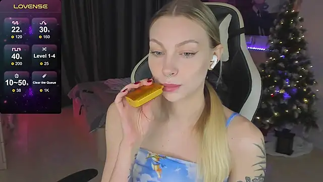 Snapshot of BiMolly chatting on 10, 2, 2025 BiMolly online show from 10, 2, 2025