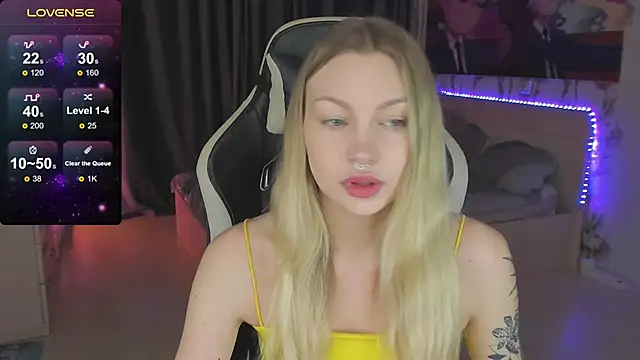 Snapshot of BiMolly chatting on 6, 3, 2025 BiMolly online show from 6, 3, 2025