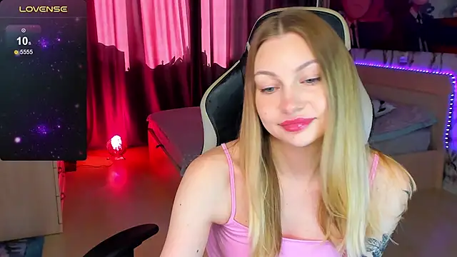 Snapshot of BiMolly chatting on 13, 9, 2025 BiMolly online show from 13, 9, 2025