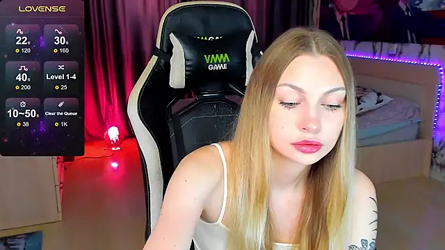 Snapshot of BiMolly chatting on 15, 9, 2025 BiMolly online show from 15, 9, 2025