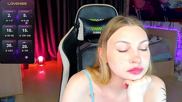 Snapshot of BiMolly chatting on 23, 9, 2025 BiMolly online show from 23, 9, 2025