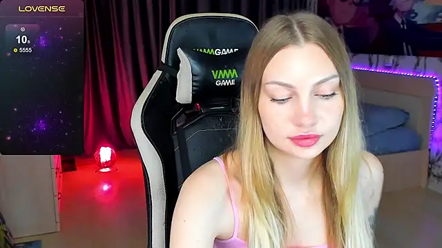 Snapshot of BiMolly chatting on 14, 10, 2025 BiMolly online show from 14, 10, 2025