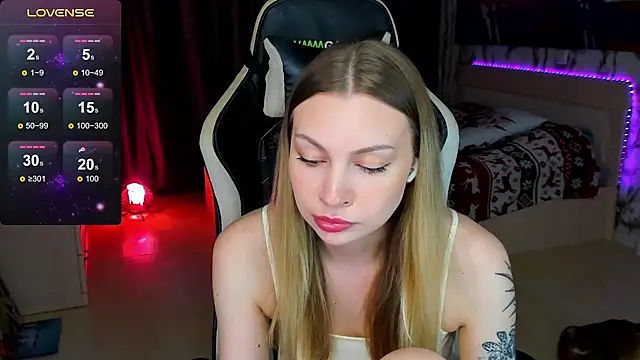 Snapshot of BiMolly chatting on 15, 10, 2025 BiMolly online show from 15, 10, 2025