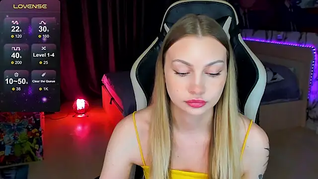 Snapshot of BiMolly chatting on 19, 10, 2025 BiMolly online show from 19, 10, 2025