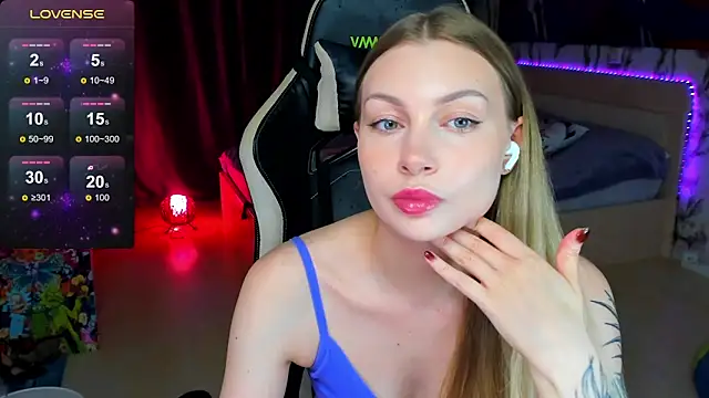 Snapshot of BiMolly chatting on 26, 10, 2025 BiMolly online show from 26, 10, 2025