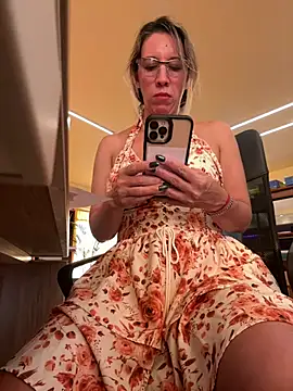 Gatitacarlita online show from 13, 3, 2025