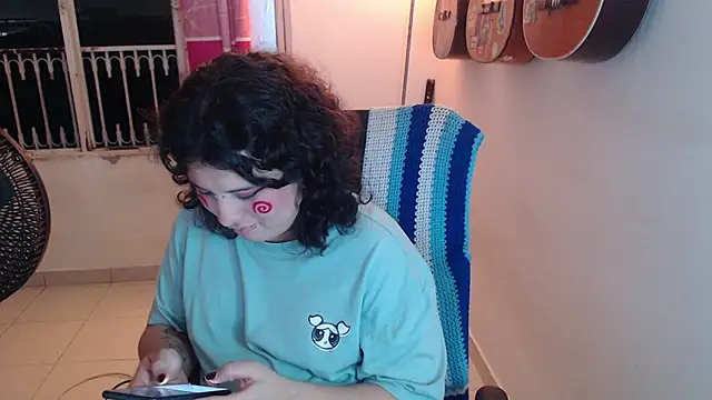 Snapshot of Smoke_trip_Alicia chatting on 11, 10, 2025 Smoke trip Alicia online show from 11, 10, 2025